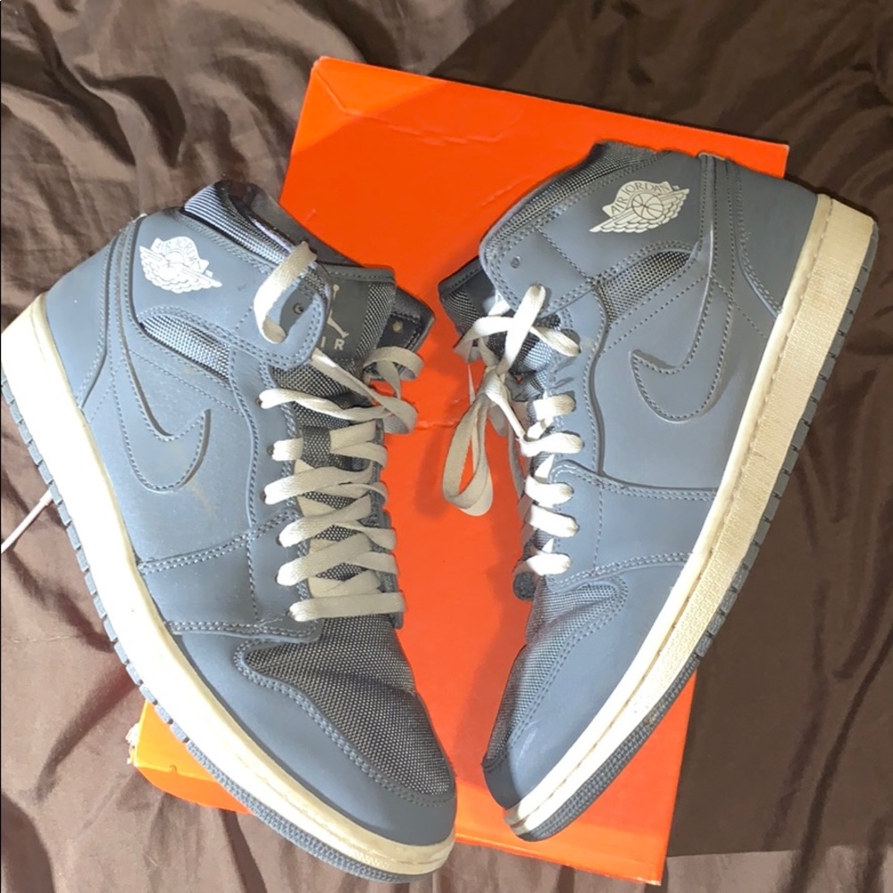 Air Jordan 1 Grey Mid